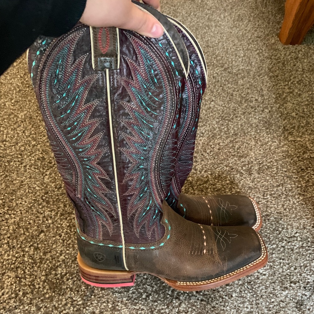 Women’s Ariat Cowgirl Boots BRAND NEW size 8